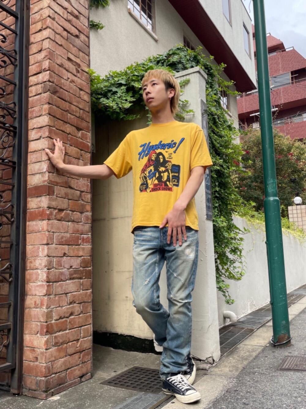 「カジュアルコーデ、ヒステリックグラマー、アメカジコーデ、グランジコーデ、でにむ、hysteric glamour、夏コーデ、Ｔシャツ」｜「HYSTERIC GLAMOURのRW CLASH加工デニムスリムストレートパンツ（デニムパンツ、ブルー系）」を使った、tomoyaさん（メンズ・174cm）の夏コーディネートの1枚目の写真