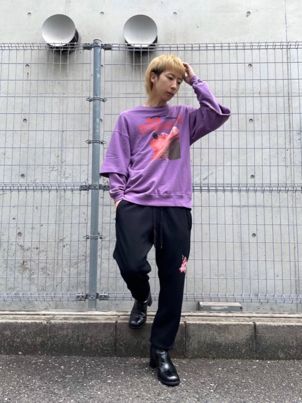 「スウェット、シンプルコーデ、カジュアルコーデ、ヒステリックグラマー、ストリートコーデ、秋コーデ、hysteric glamour、らふこーで」｜「HYSTERIC GLAMOURのWOMAN CHERRY ROUGH オーバーサイズスウェット（スウェット、パープル系）」を使った、tomoyaさん（メンズ・174cm）の夏コーディネートの1枚目の写真