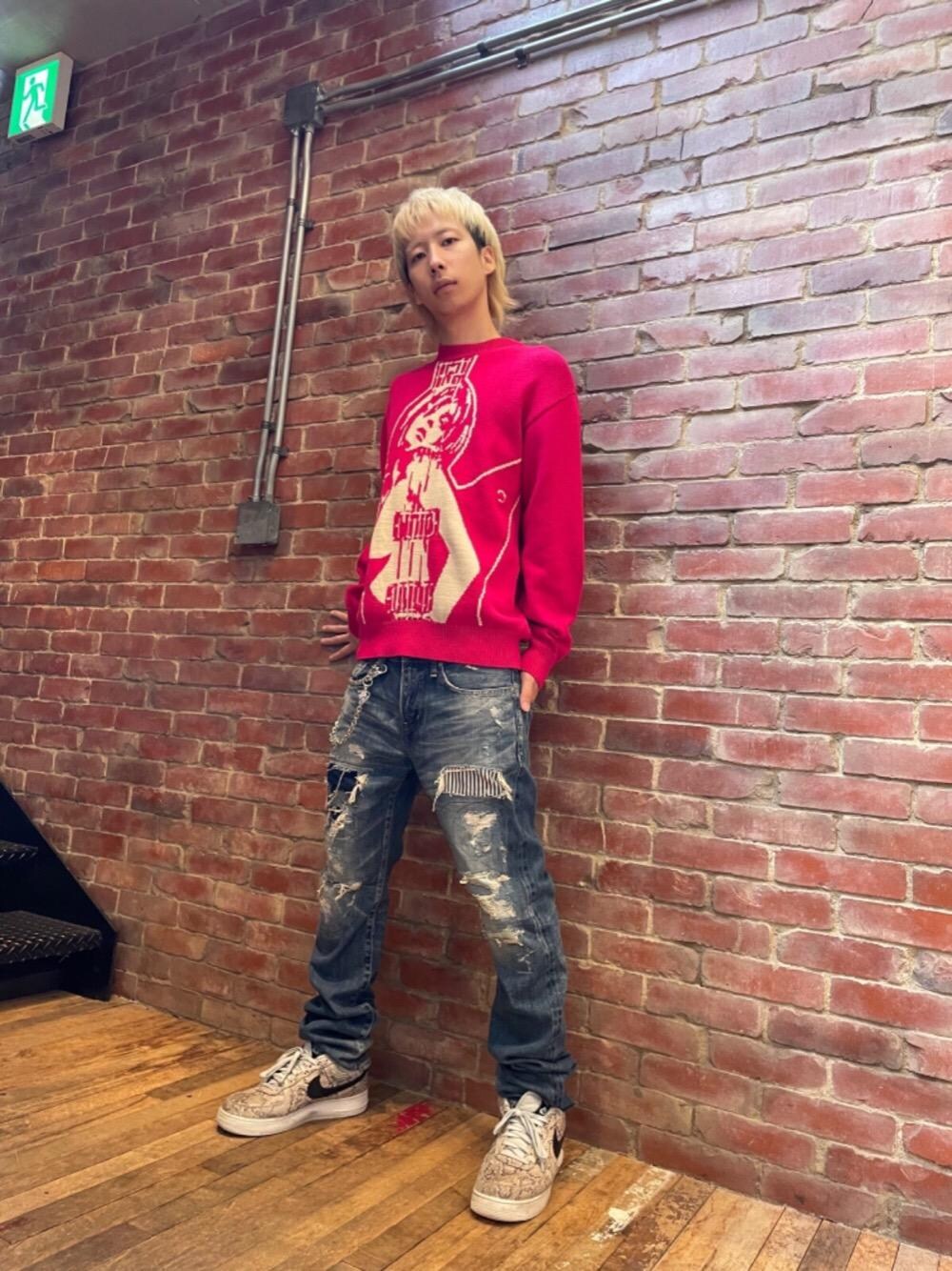 「カジュアルコーデ、ヒステリックグラマー、秋コーデ、アメカジコーデ、でにむ、hysteric glamour、らふこーで」｜「HYSTERIC GLAMOURのRSM加工 デニムスリムストレートパンツ（デニムパンツ、ブルー系）」を使った、tomoyaさん（メンズ・174cm）の秋コーディネートの1枚目の写真