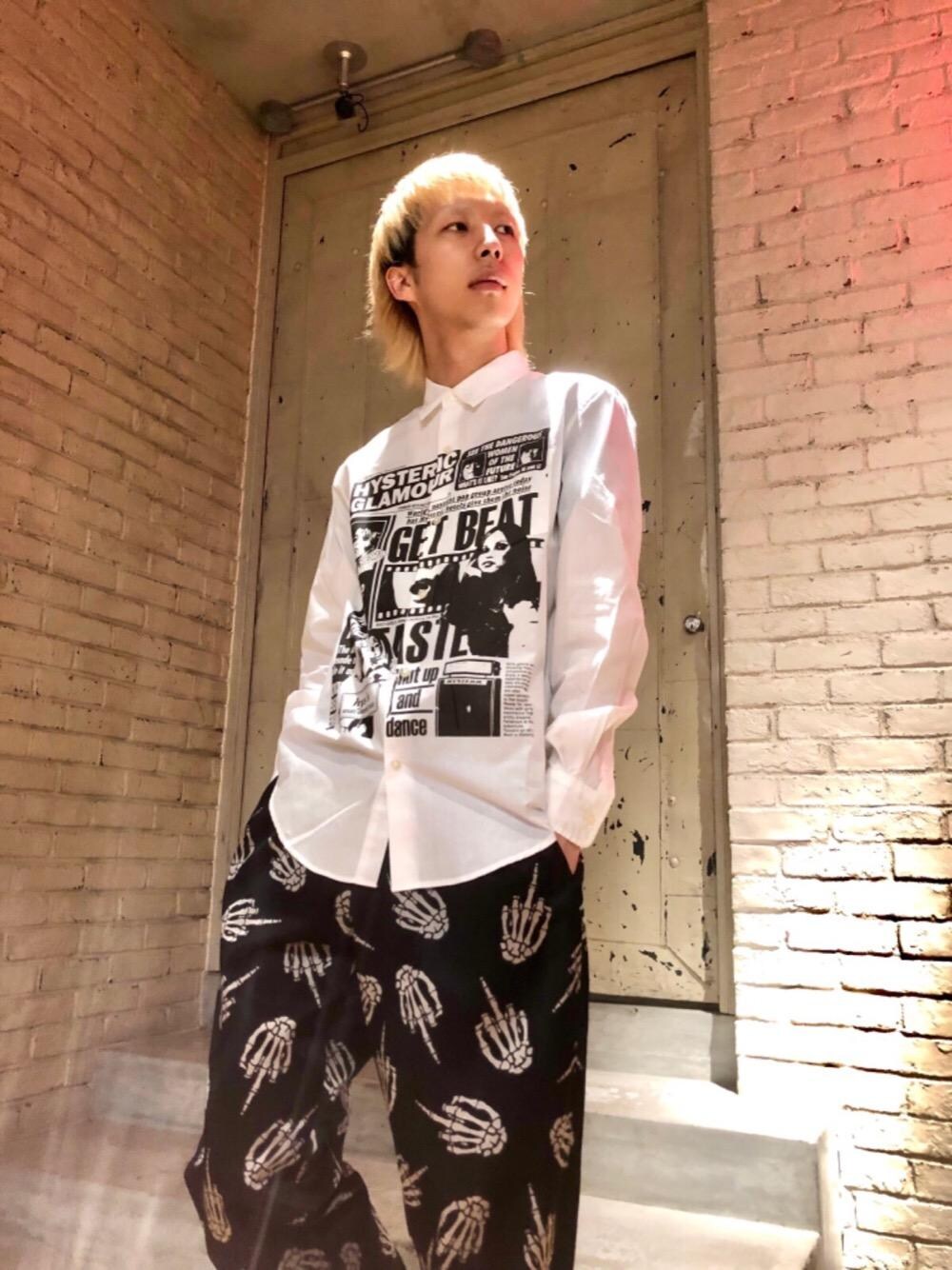 「総柄、カジュアルコーデ、ヒステリックグラマー、hysteric glamour、らふこーで」｜「HYSTERIC GLAMOURのMIDDLE FINGER柄 パジャマパンツ（その他パンツ、ブラック系）」を使った、tomoyaさん（メンズ・174cm）の秋コーディネートの1枚目の写真
