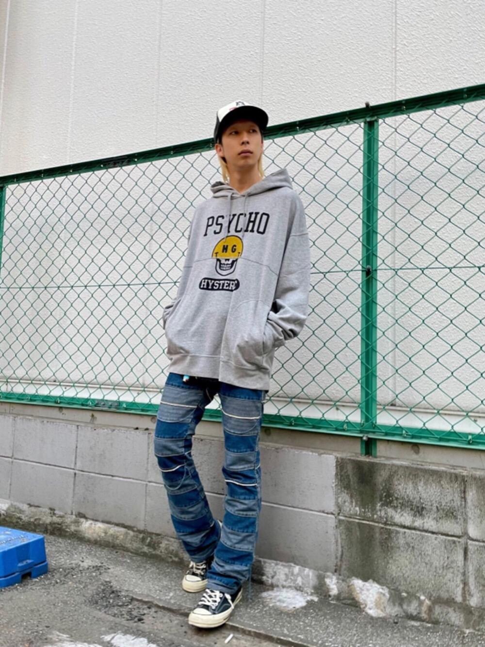 「パーカー、フレアパンツ、カジュアルコーデ、ヒステリックグラマー、ストリートコーデ、秋コーデ、hysteric glamour、らふこーで」｜「HYSTERIC GLAMOURのHYSTERIC UNLIMITED メッシュキャップ（キャップ、ブラック系）」を使った、tomoyaさん（メンズ・174cm）の秋コーディネートの1枚目の写真