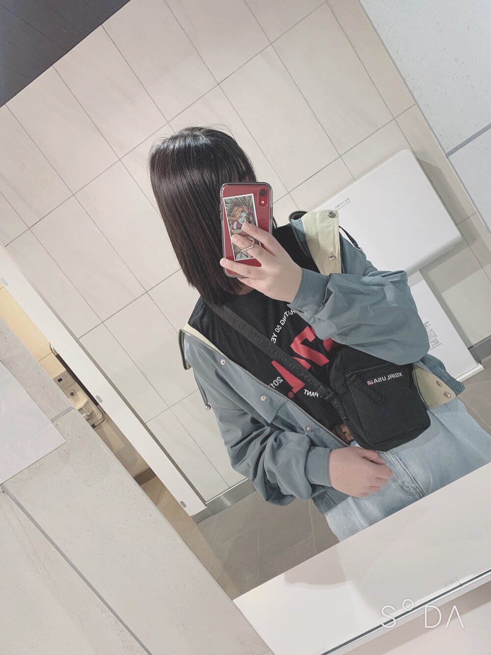 「ディッキーズ(Dickies)、古着好きな人と繋がりたい、古着感MAX、ストリートMIX」｜「Dickiesのアイテム（Tシャツ/カットソー、ブラック系）」を使った、舞さん（レディース・155cm）の春コーディネートの1枚目の写真