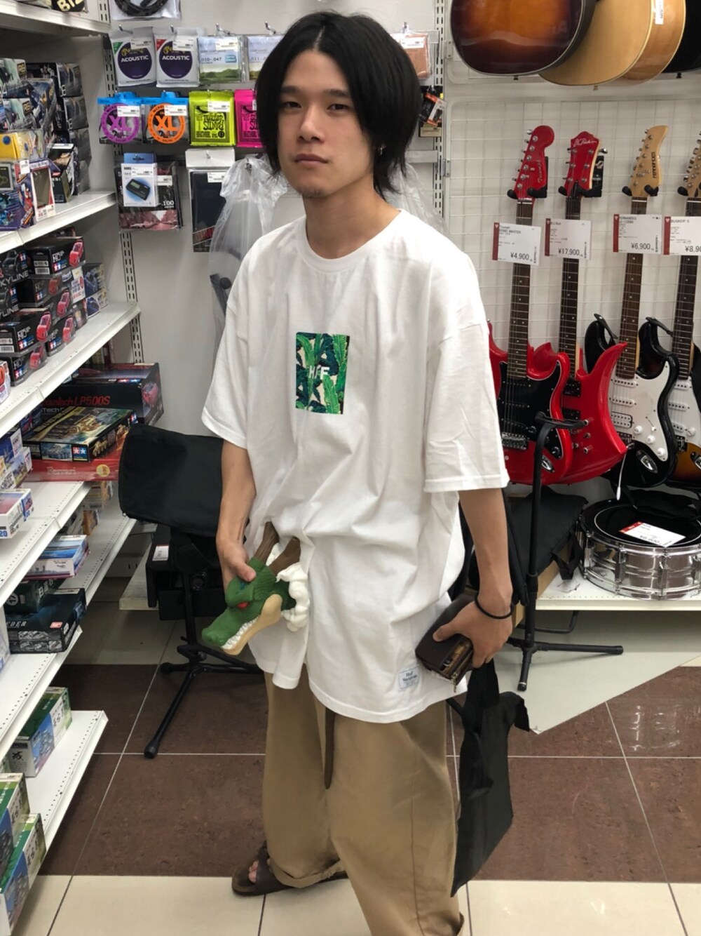 「シンプルコーデ、休日スタイル、夏コーデ、WEGO、HUF、神龍、90年代アイドル、ストリート、オーバーサイズ」｜「BIRKENSTOCKの【レザーサンダル】FLORIDA/フロリダ ナチュラルレザー　ハバナダークブラウン（WOMEN）（サンダル、ブラウン系）」を使った、森元 和輝さん（メンズ・160cm）の夏コーディネートの1枚目の写真