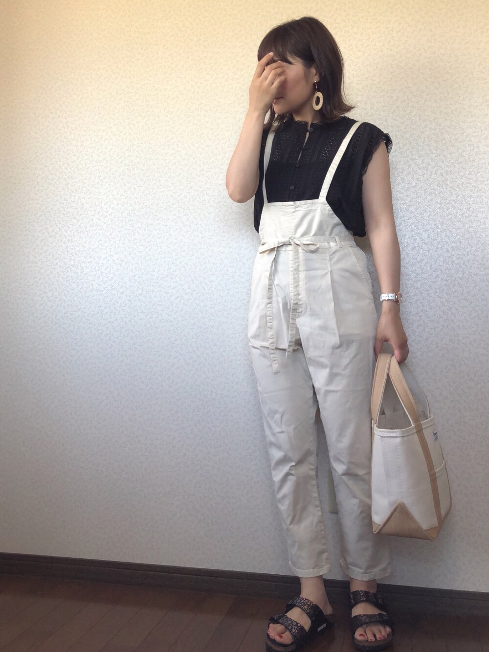 「Sonny　Label、birkenstock、ARIZONA、METALLICSTONES、レーストップス、おしゃれさんと繋がりたい、ママコーデ、サロペット」｜「URBAN RESEARCH Sonny Labelのストライプレースノースリーブブラウス（シャツ/ブラウス、ブラック系）」を使った、uaさん（レディース・153cm）の夏コーディネートの1枚目の写真