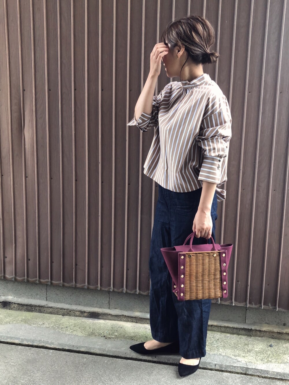 「秋服準備はじめました、ルージュヴィフ、Rougevif、おしゃれさんと繋がりたい、秋色、ストライプシャツ、バックリボン、かごバッグ、atscelta、atstagram_l」｜「LaugoaのMelle（かごバッグ、レッド系）」を使った、uaさん（レディース・153cm）の秋コーディネートの1枚目の写真