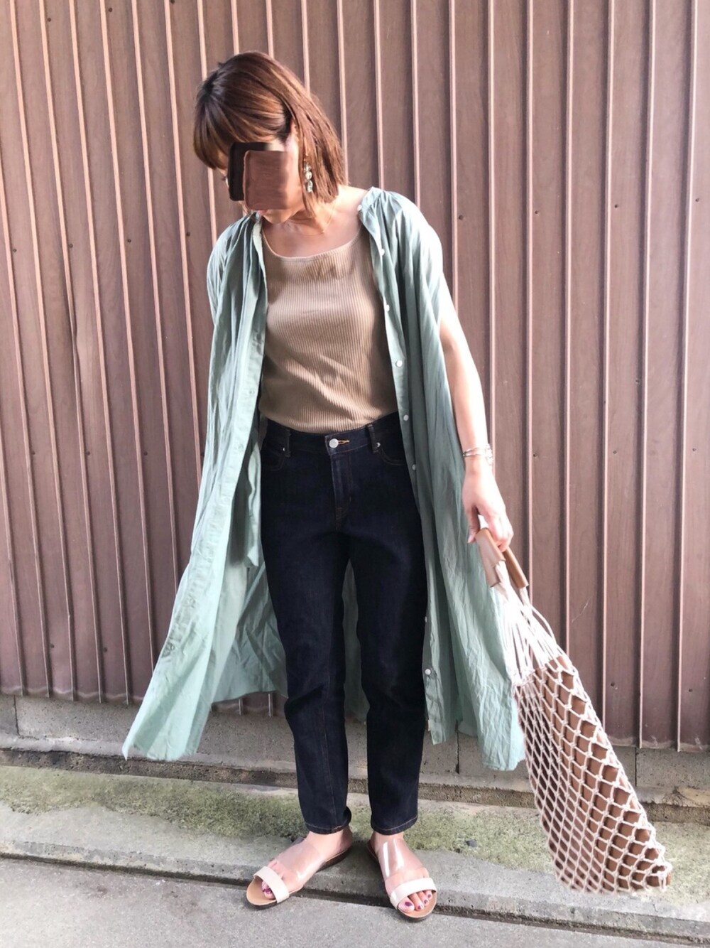 「サニーレーベル、Sonny　Label、Goldy、PHILIPPE AUDIBERT、クリアサンダル、ネットバッグ、シャツワンピ、ガウン、おしゃれさんと繋がりたい、低身長コーデ」｜「tiptopのUスクエアネックリブタンクトップ【ZOZOTOWN限定アイテム】（タンクトップ、ベージュ系）」を使った、uaさん（レディース・153cm）の夏コーディネートの1枚目の写真