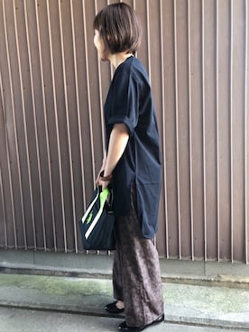「ネオンイエロー」｜「アイテム（アクセサリー）」を使った、uaさん（レディース・153cm）の秋コーディネート