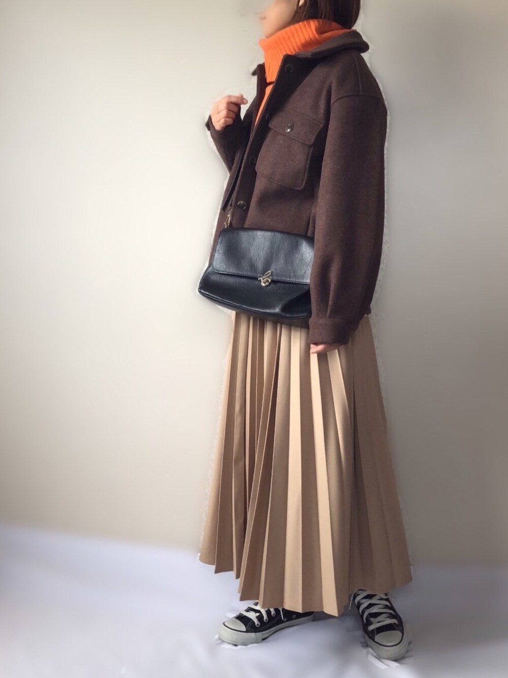 「MAJESTIC LEGON、マジェスティックレゴン、ノーリーズ、NOLLEY'S、大人カジュアル、おしゃれさんと繋がりたい、プリーツスカート、低身長コーデ、タートルネックニット」｜「NOLLEY’Sのカシミヤブレンド天竺タートルプルオーバーニット（ニット/セーター、オレンジ系）」を使った、uaさん（レディース・153cm）の秋コーディネートの1枚目の写真