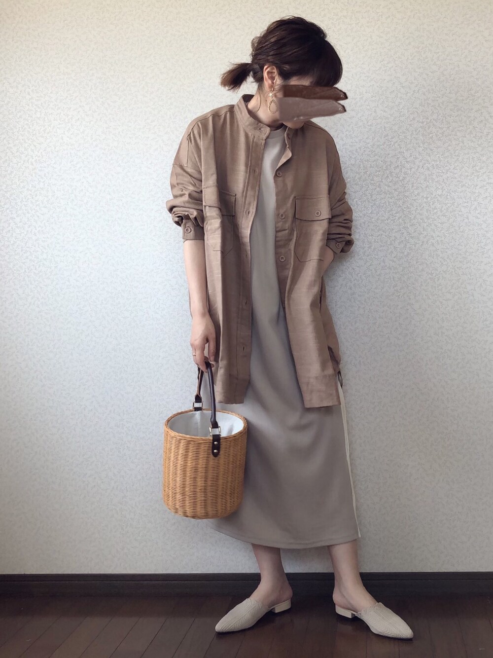 「アントマリーズ、auntmarie's 、リップスター、LIPSTAR、アンティローザホリデー、arholiday、かごバッグ、Goldy、春コーデ、低身長コーデ」｜「LIPSTARの【S.Mサイズ有】サイドプリーツワンピース（ワンピース、ベージュ系）」を使った、uaさん（レディース・153cm）の春コーディネートの1枚目の写真