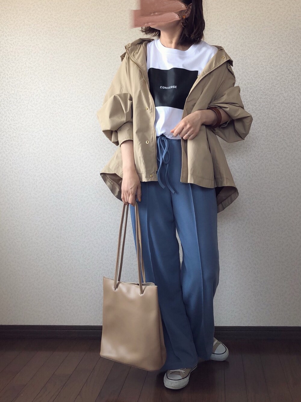 「アプレトロ、apretro、チャコクローゼット、chacocloset、GeeRA、reca、recaコーデ、マウンテンパーカー、コンバース」｜「GeeRAの【WEB限定】ライナー付フレアーマウンテンパーカー（マウンテンパーカー、ベージュ系）」を使った、uaさん（レディース・153cm）の春コーディネートの1枚目の写真