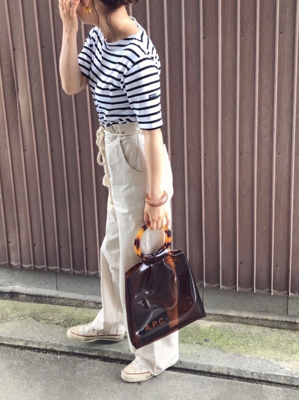 「アクアガレージ、Aquagarage、リネンパンツ、Goldy、saint james、おしゃれさんと繋がりたい、低身長、ワイドパンツ、大人カジュアル、夏だ！Tシャツ着よう！」｜「SAINT JAMESの【SAINT JAMES/セントジェームス】PIRIAC BORDER（Tシャツ/カットソー、ブラック系）」を使った、uaさん（レディース・153cm）の夏コーディネートの1枚目の写真