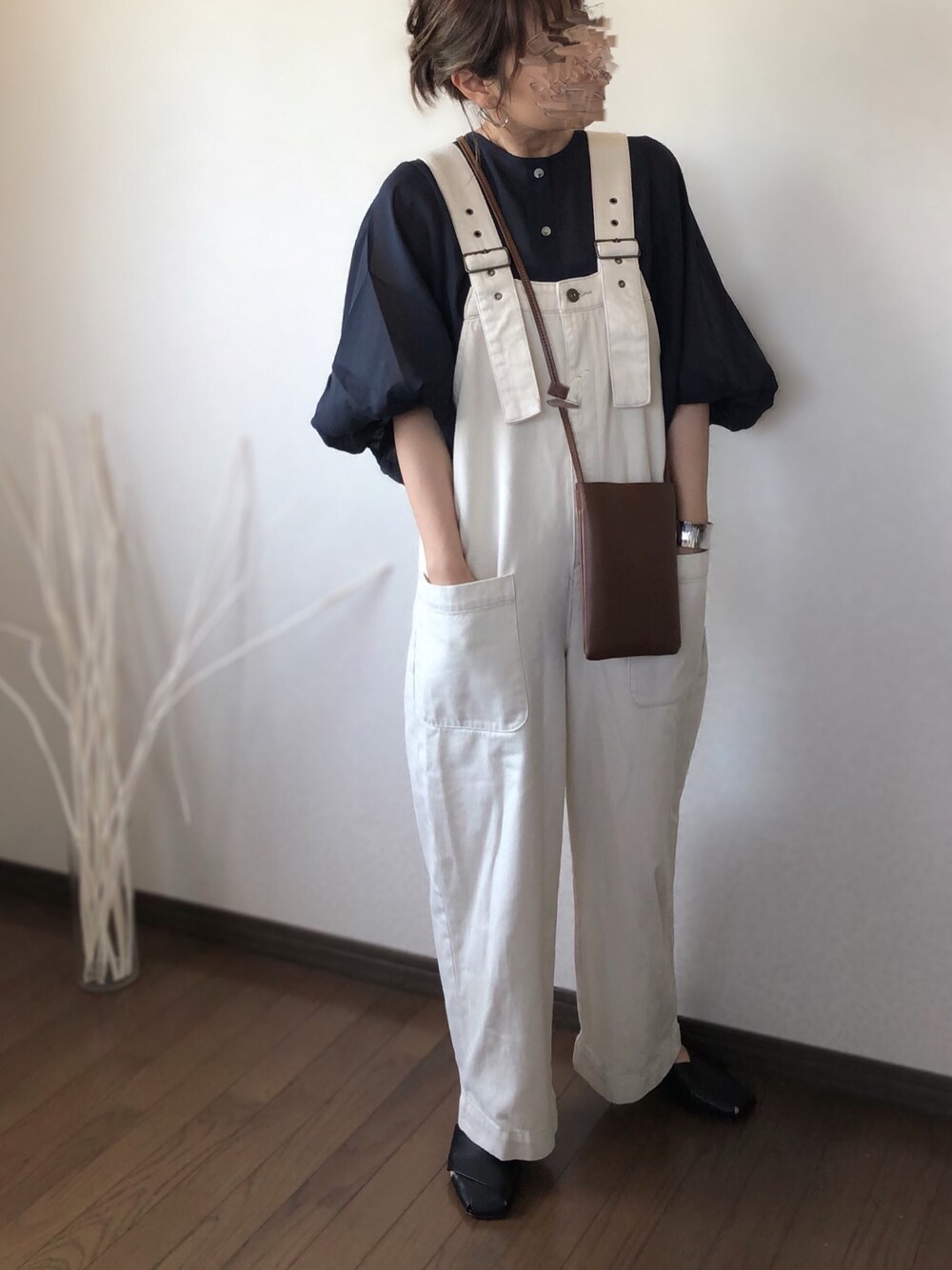 「クリスプ、Crisp、petitcro、SALON、楽チンコーデ、サロペット、オトナ女子、秋のコーデ、ママコーデ、低身長」｜「CIAOPANIC TYPYのホワイトデニムオーバーオール（サロペット/オーバーオール、ホワイト系）」を使った、uaさん（レディース・153cm）の夏コーディネートの1枚目の写真