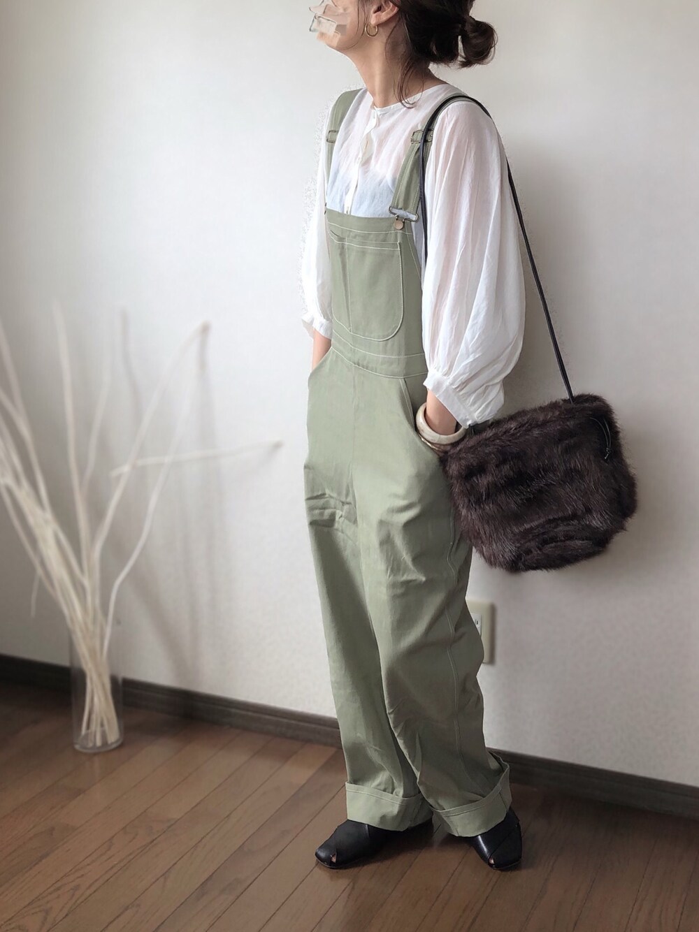 「riberry、リベリー、オトナカジュアル、秋服準備はじめました、クリスプ、Crisp、ファーバッグ、Goldy、秋のコーデ、低身長」｜「Crispのボリュームギャザーブラウス（シャツ/ブラウス、ベージュ系）」を使った、uaさん（レディース・153cm）の秋コーディネートの1枚目の写真