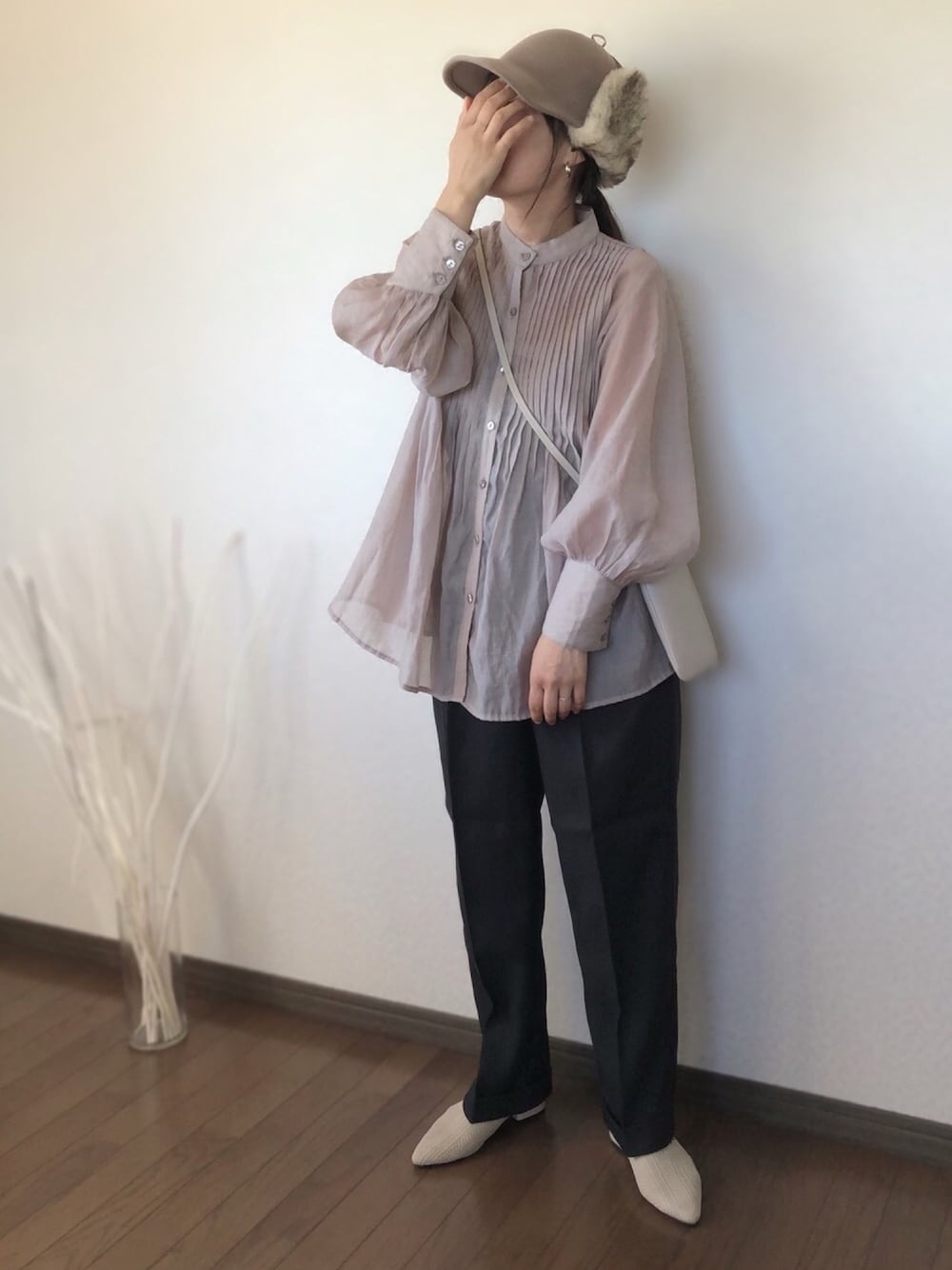 「LEE、EDWIN、リブラ、Libra、polcadot、ポルカドット、arholiday、秋服準備はじめました、低身長コーデ、秋のマイ旬スタイル」｜「Libra CueのLibra ピンタックシアーブラウス（シャツ/ブラウス、グレー系）」を使った、uaさん（レディース・153cm）の秋コーディネートの1枚目の写真