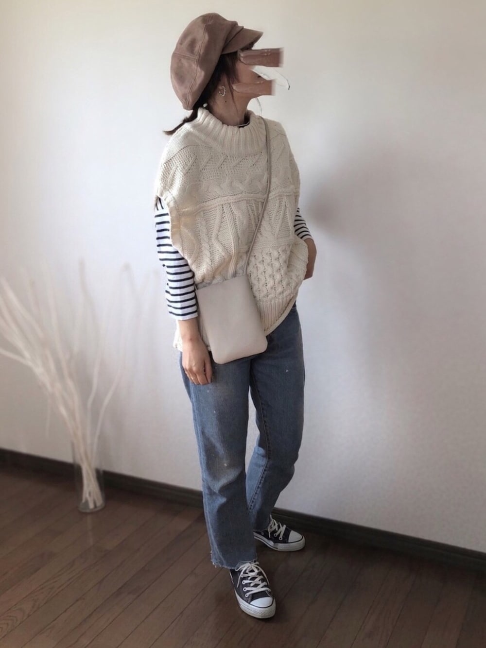 「ポルカドット、polcadot、ヴァカンシー、VACANCY、SALON、大人カジュアル、秋コーデ、ニットベスト、キャスケット、ママファッション」｜「VACANCYの【VACANCY】パッチワークケーブルニットベスト（ベスト、ベージュ系）」を使った、uaさん（レディース・153cm）の秋コーディネートの1枚目の写真