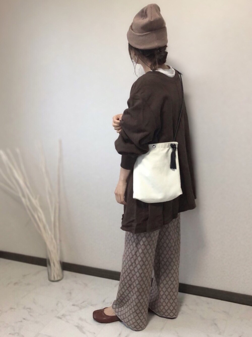 「ポルカドット、polcadot、ヴァカンシー、VACANCY、アントマリーズ、オトナカジュアル、ニット帽、低身長コーデ、足袋バレエ、スウェット」｜「polcadotのSIMPLE WATCH /シンプル リブニットキャップ（ニットキャップ/ビーニー、ベージュ系）」を使った、uaさん（レディース・153cm）の秋コーディネートの1枚目の写真