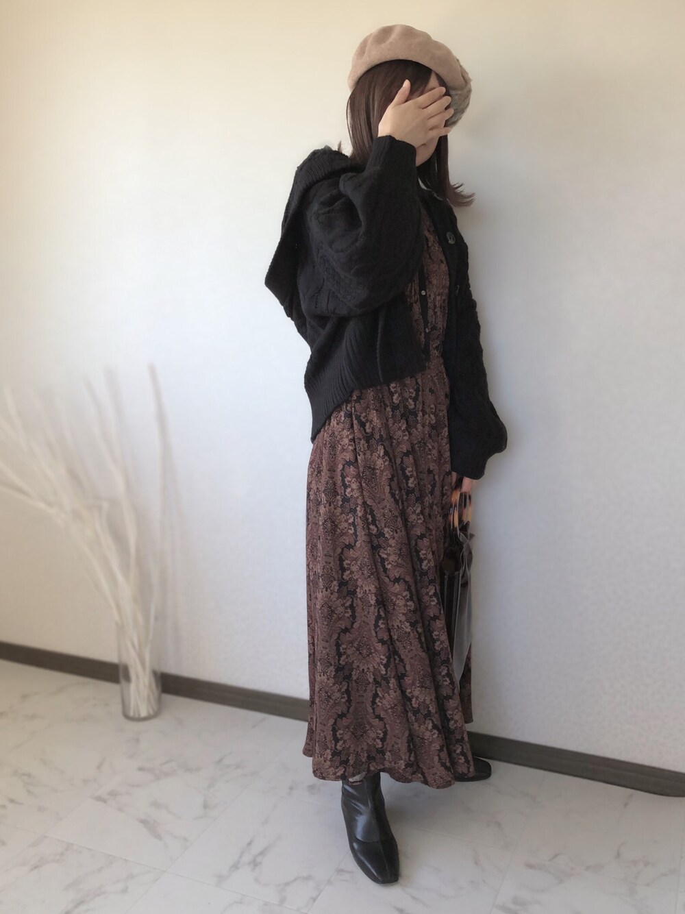 「アプレトロ、apretro、サニーレーベル、Sonny　Label、ポルカドット、polcadot、ベレー帽、ニットカーディガン、ロングワンピース、低身長」｜「ap retroのボリュームスリーブケーブルニットパーカーブルゾン【ZOZOTOWN限定商品】（カーディガン/ボレロ、ブラック系）」を使った、uaさん（レディース・153cm）の秋コーディネートの1枚目の写真
