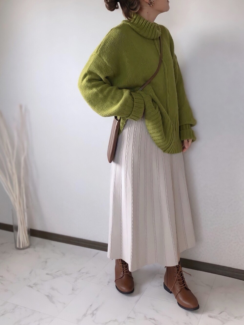 「ヴァカンシー、VACANCY、apretro、Crisp、クリスプ、viviancollection、vivian公式アンバサダー、ショートブーツ、ボアジャケット、スクエアバッグ」｜「VACANCYの【VACANCY】センターラインオフタートルニット（ニット/セーター、グリーン系）」を使った、uaさん（レディース・153cm）の冬コーディネートの1枚目の写真