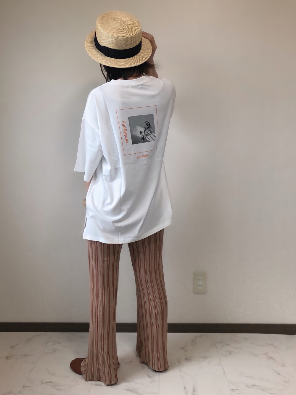 「アンブルネージュ、AmbreNeige、シェリーアイランド、Shellyisland、ポルカドット、polcadot、カンカン帽、バックプリント、ニットパンツ、カジュアルコーデ」｜「Ambre NeigeのアソートプリントTシャツ／【WEB/EC限定商品】（Tシャツ/カットソー、ホワイト系）」を使った、uaさん（レディース・153cm）の春コーディネートの1枚目の写真