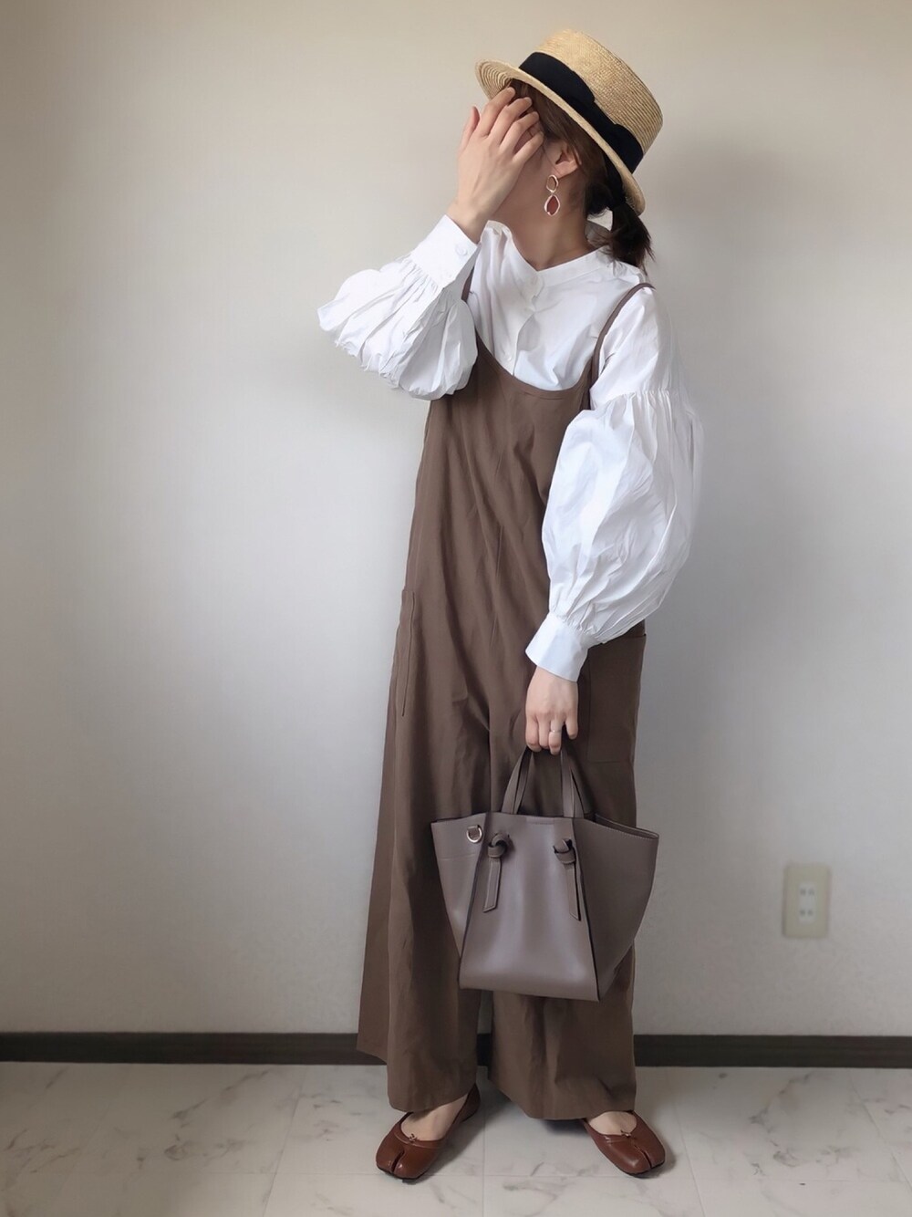 「ポルカドット、polcadot、カンカン帽、ノスタルジア、nostalgia、コーナーズ、corners、オトナカジュアル、Shellyisland、オールインワン」｜「Shelly islandの【Shelly island】ワイドサロペット（サロペット/オーバーオール、ブラウン系）」を使った、uaさん（レディース・153cm）の春コーディネートの1枚目の写真