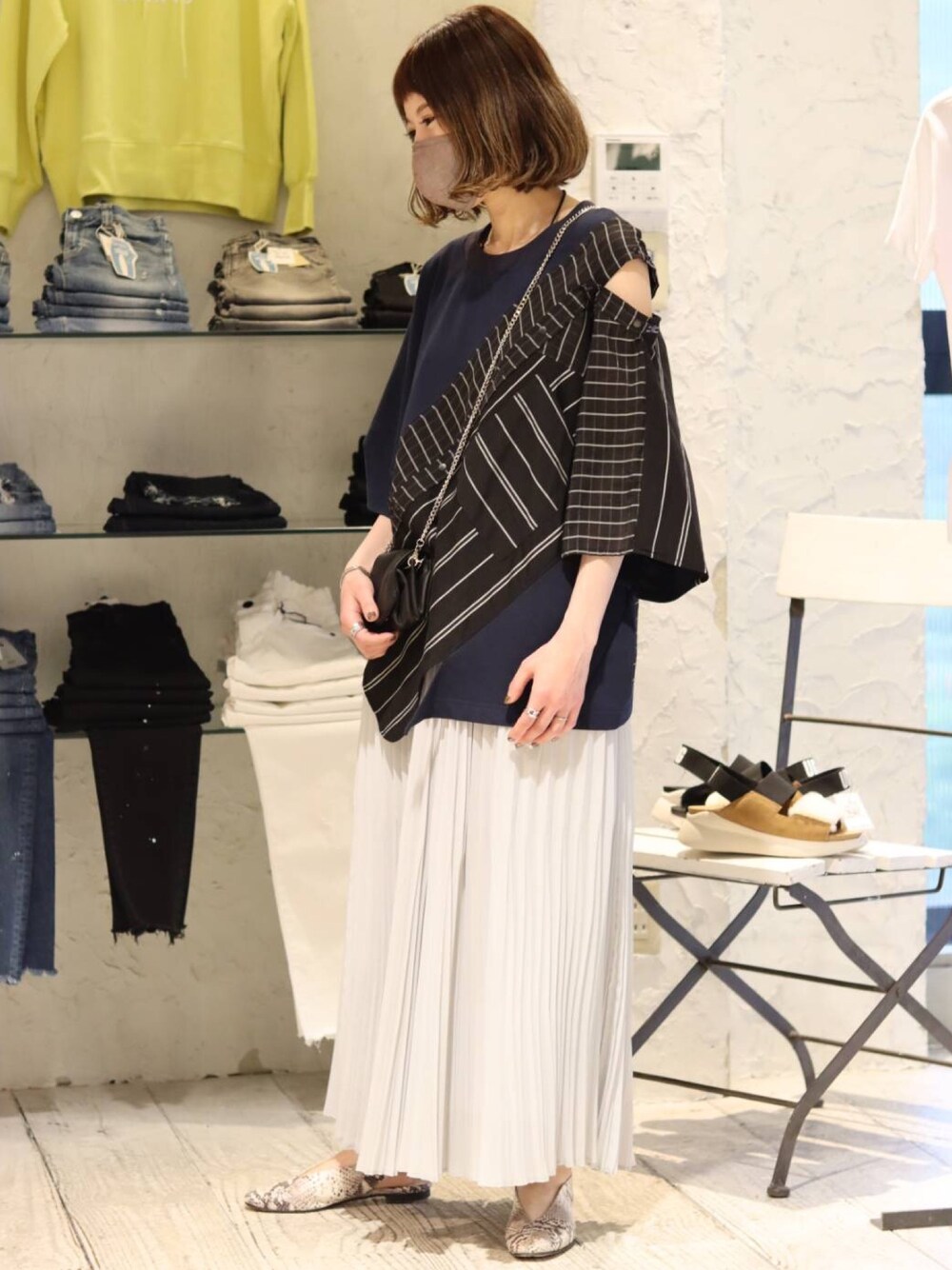 「B2nd、ootd、プリーツスカート、スカートスタイル、オトナカジュアル、初夏コーデ、大人カジュアル、きれいめカジュアル、オトナ女子、休日スタイル」｜「DROIT BELLOのDROIT BELLO（ドロイトベロ）ランダムプリーツロングスカート（スカート、シルバー系）」を使った、HONTOMOさん（レディース・161cm）の春コーディネートの1枚目の写真