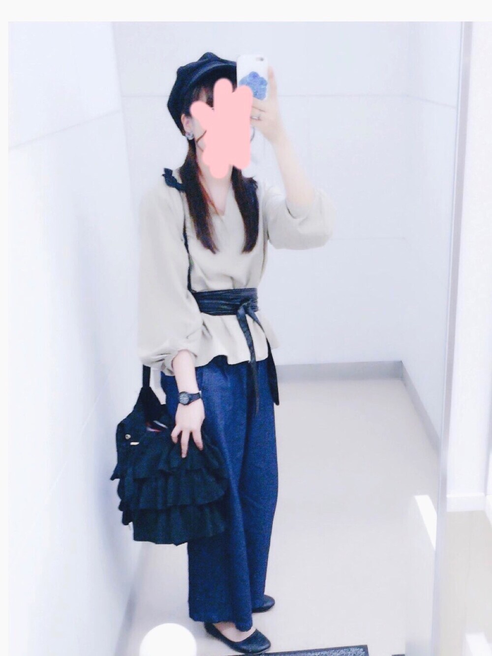 「シンプル、キャスケット、ワイドパンツ、ストレートヘアー、サッシュベルト、黒」｜「Heatherのアイテム（ベルト、ブラック系）」を使った、ゆかこさん（レディース・165cm）の春コーディネートの1枚目の写真