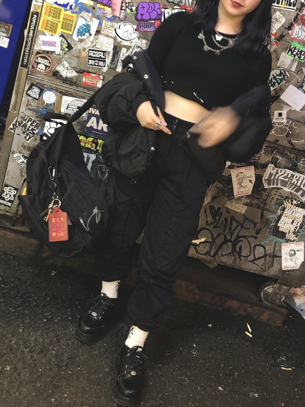 「girl、ootd、fashion、black、OY、korea、Vivienne Westwood、jouetie、MARC JACOBS、shibuya」｜「Bershkaのアイテム（パンツ、ブラック系）」を使った、𝔐𝔄𝔑𝔄さん（レディース・151cm）の冬コーディネートの1枚目の写真