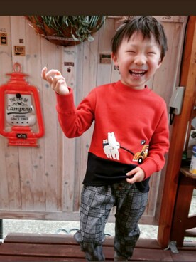 「kladskap（クレードスコープ）のアイテム（パンツ）」を使った、おーちゃんさん（キッズ・110cm）の春コーディネート