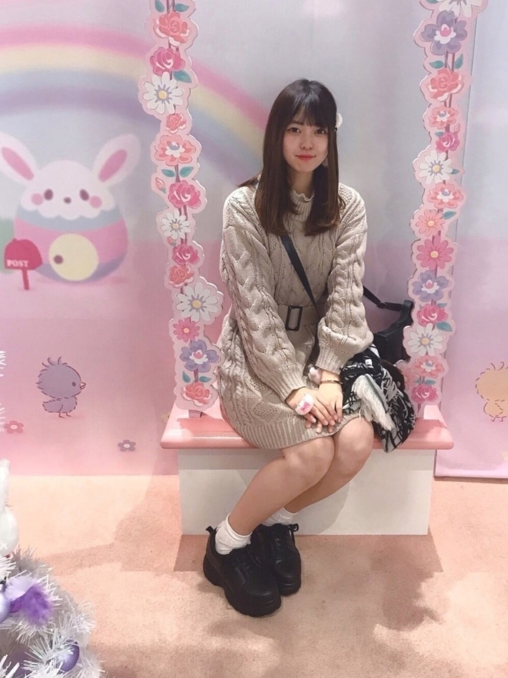 「ニットワンピース、ふわふわ、冬、高身長女子、高身長コーデ、サンリオピューロランド、サンリオコーデ」｜「INGNIのベルト付モックネック／ケーブルニットワンピース（ワンピース、ピンク系）」を使った、ほのかさん（レディース・172cm）の冬コーディネートの1枚目の写真