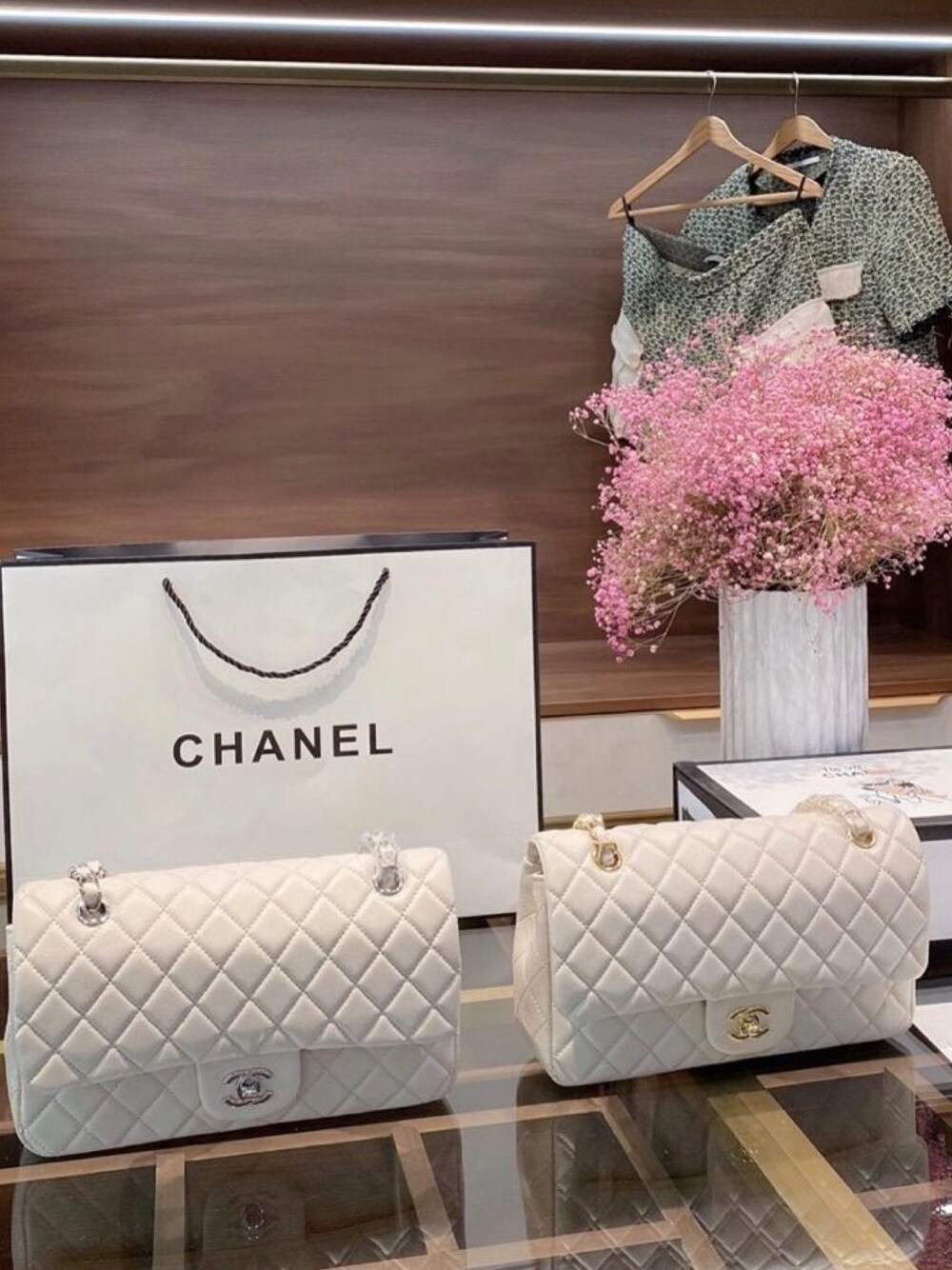 「ootd、夏、シャネル」｜「CHANELのアイテム（ショルダーバッグ、ホワイト系）」を使った、amydazebu1さん（レディース・160cm）の夏コーディネートの1枚目の写真