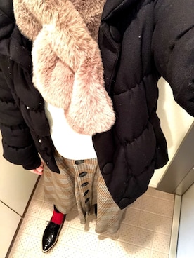 「fredy emue（フレディエミュ）のフェイクファー サシコミマフラー（マフラー、ホワイト系）」を使った、ゆんさん（レディース・159cm）の冬コーディネート