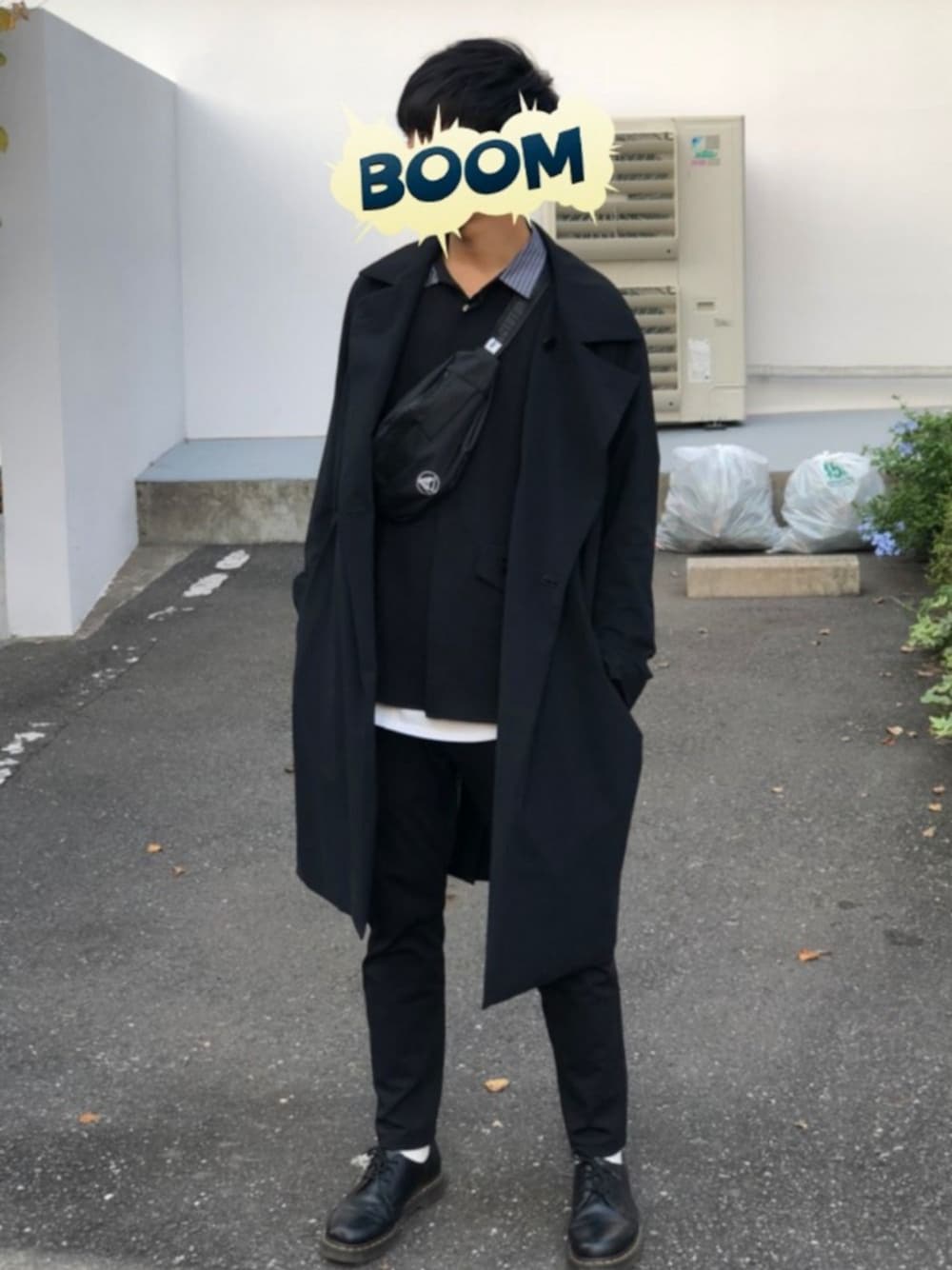 「CULLNI、iTTi、KAZUYUKI KUMAGAI、Dr.Martens、キレイめ、チェスターコート、モノトーン、大学生、黒、今日のコーデ」｜「Dr. MartensのDr.Martens ドクターマーチン 3EYE GIBSON SHOE 3ホール ギブソン シューズ（ドレスシューズ、ブラック系）」を使った、ゆっきーさん（メンズ・175cm）の秋コーディネートの1枚目の写真
