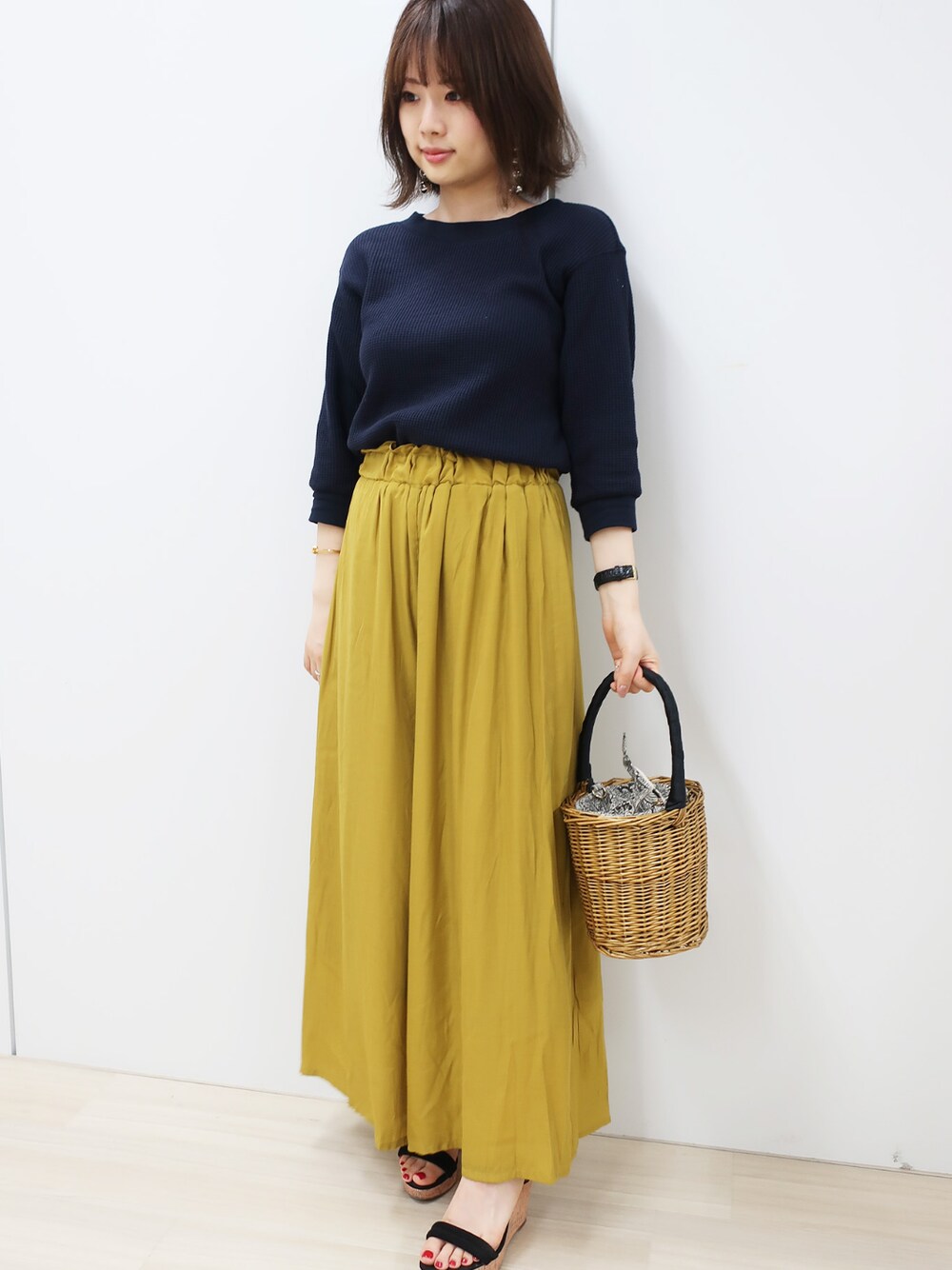 「かごバッグ、カゴバック、カラーパンツ、イエロー」｜「C:smileの吸汗速乾裏地付きエアリーパンツ（その他パンツ、イエロー系）」を使った、IMAGEさん（レディース・158cm）の夏コーディネートの1枚目の写真