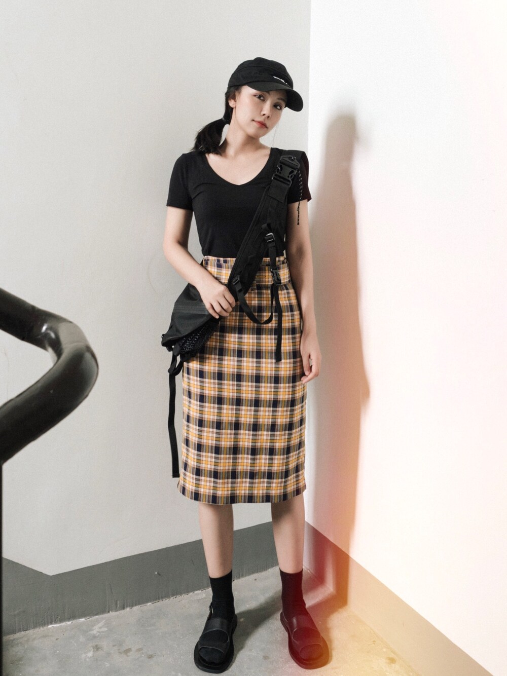 「ootd、夏、休闲、复古、基础款、韩系」｜「H&Mのアイテム（Tシャツ/カットソー、ブラック系）」を使った、adaJさん（レディース・164cm）の夏コーディネートの1枚目の写真