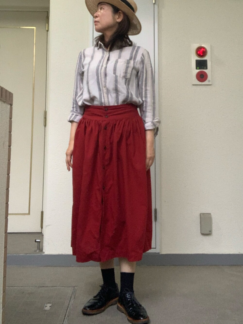 「カンカン帽、アラフィフ、大人カジュアル、nest robe、UNIQLO、イネスコラボ」｜「UNIQLOのアイテム（スカート、レッド系）」を使った、ringofriruさん（レディース・158cm）の秋コーディネートの1枚目の写真