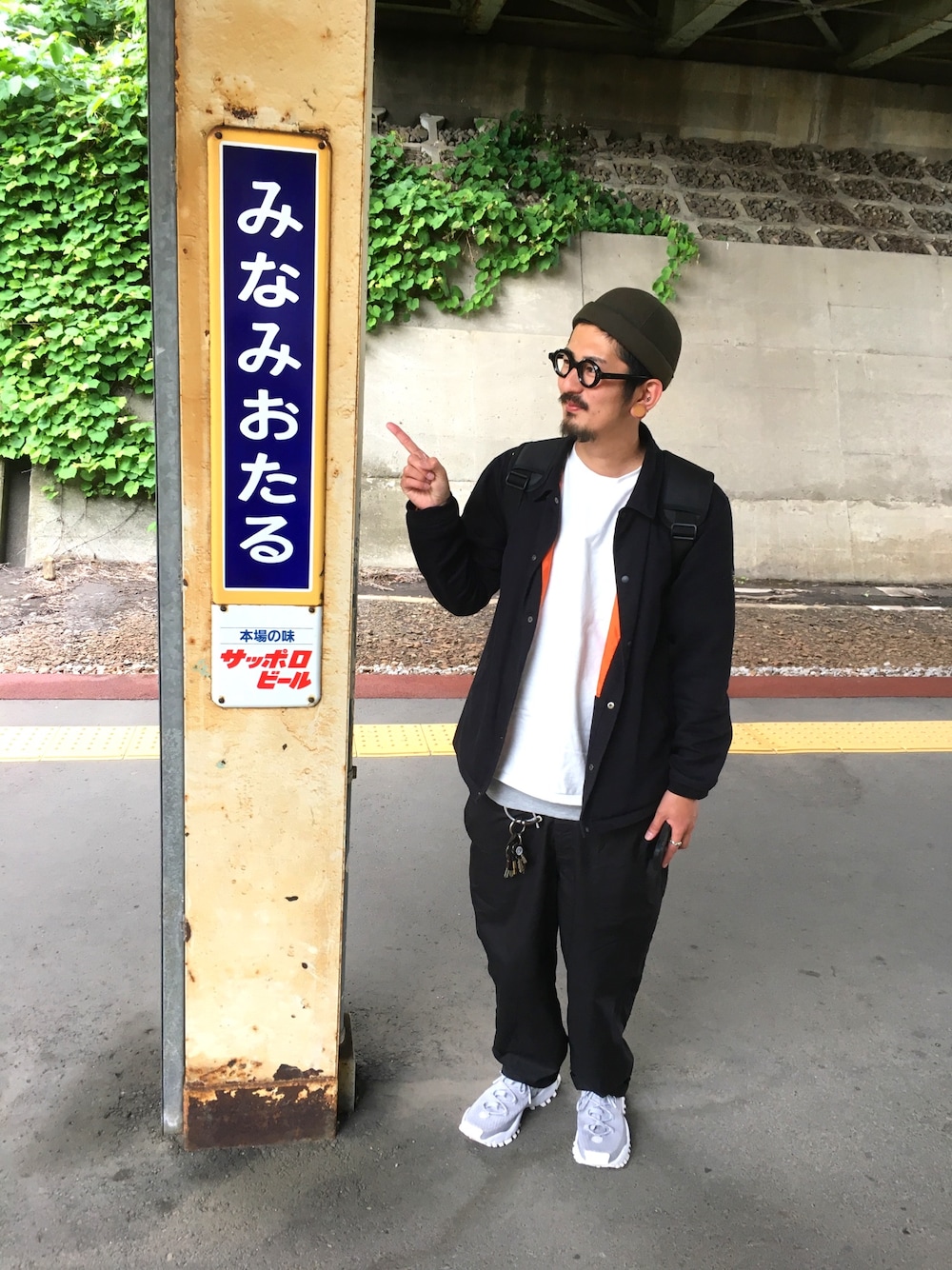「自社のアイテム（キャップ、グリーン系）」を使った、チャパティンさん（メンズ・174cm）の夏コーディネートの1枚目の写真