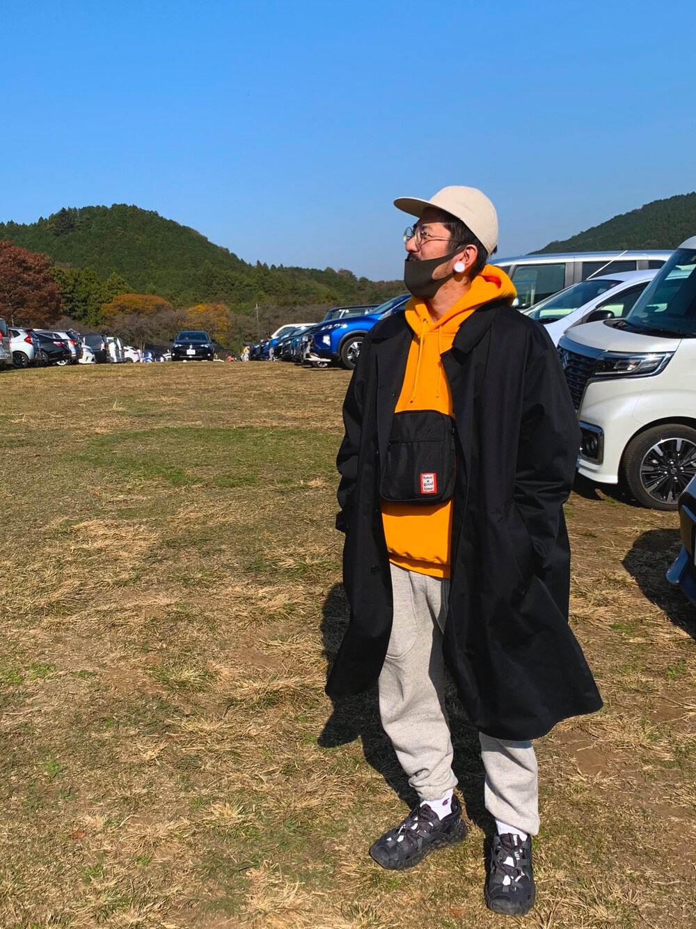 「ビックシルエット、パーカー、オーバーサイズ」｜「NIKEのアイテム（スニーカー、ブラック系）」を使った、チャパティンさん（メンズ・174cm）の秋コーディネートの1枚目の写真