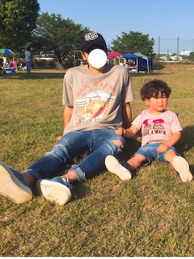「GU（ジーユー）のアイテム（Tシャツ/カットソー、グレー系）」を使った、ナカヤマさんさん（メンズ）の春コーディネート