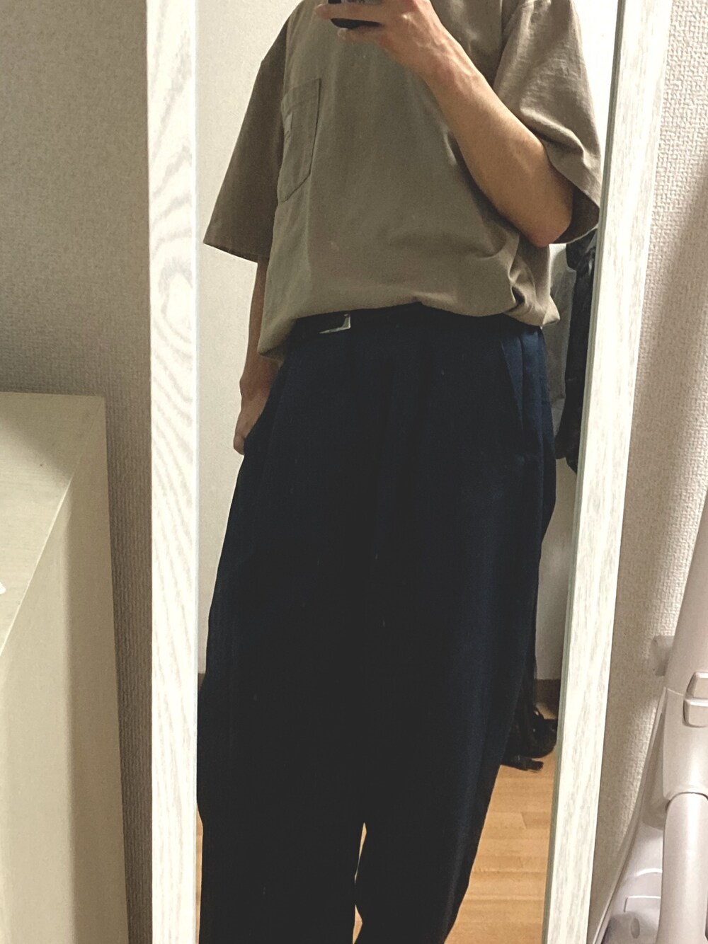 「FREAK’Ｓ STORE、carhartt、タックイン、シンプル、シンプルコーデ、Tシャツ、ベージュ、夏、夏コーデ、おしゃれさんと繋がりたい」｜「Carharttのcarhartt/カーハート Workwear ビッグシルエット ポケット半袖 ロゴ Tシャツ 無地T トップス（Tシャツ/カットソー、ベージュ系）」を使った、kaiさん（メンズ・175cm）の春コーディネートの1枚目の写真