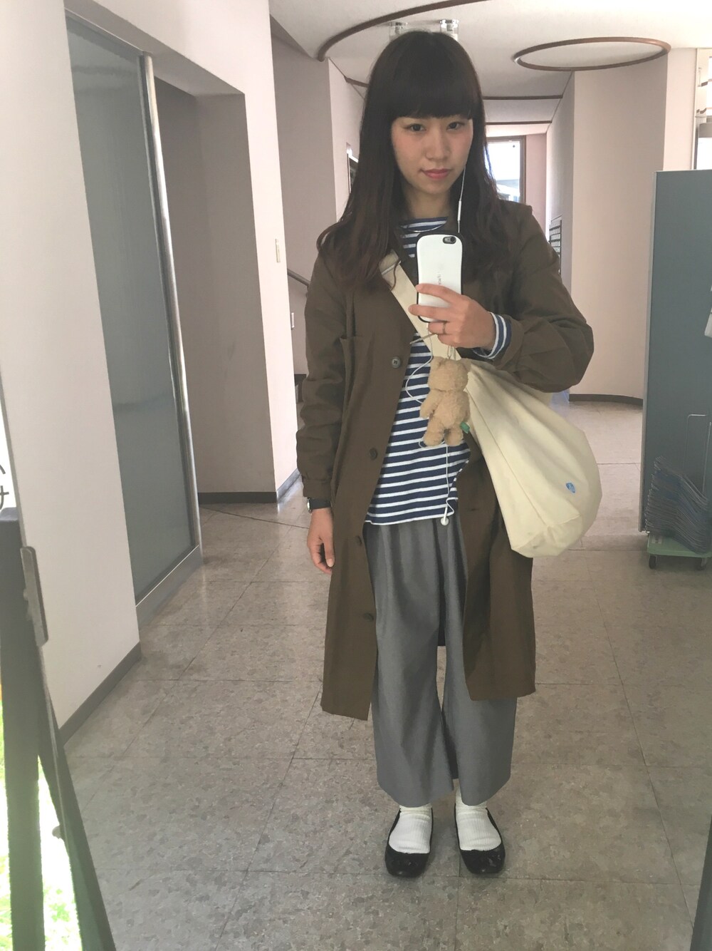 「休日スタイル、カジュアルコーデ、シンプル、ワイドパンツ、バレエシューズ、白靴下、orcival、ootd、古着、ボーダートップス」｜「VINTAGEのアイテム（ミリタリージャケット、ブラウン系）」を使った、ちっちさん（レディース・163cm）の春コーディネートの1枚目の写真