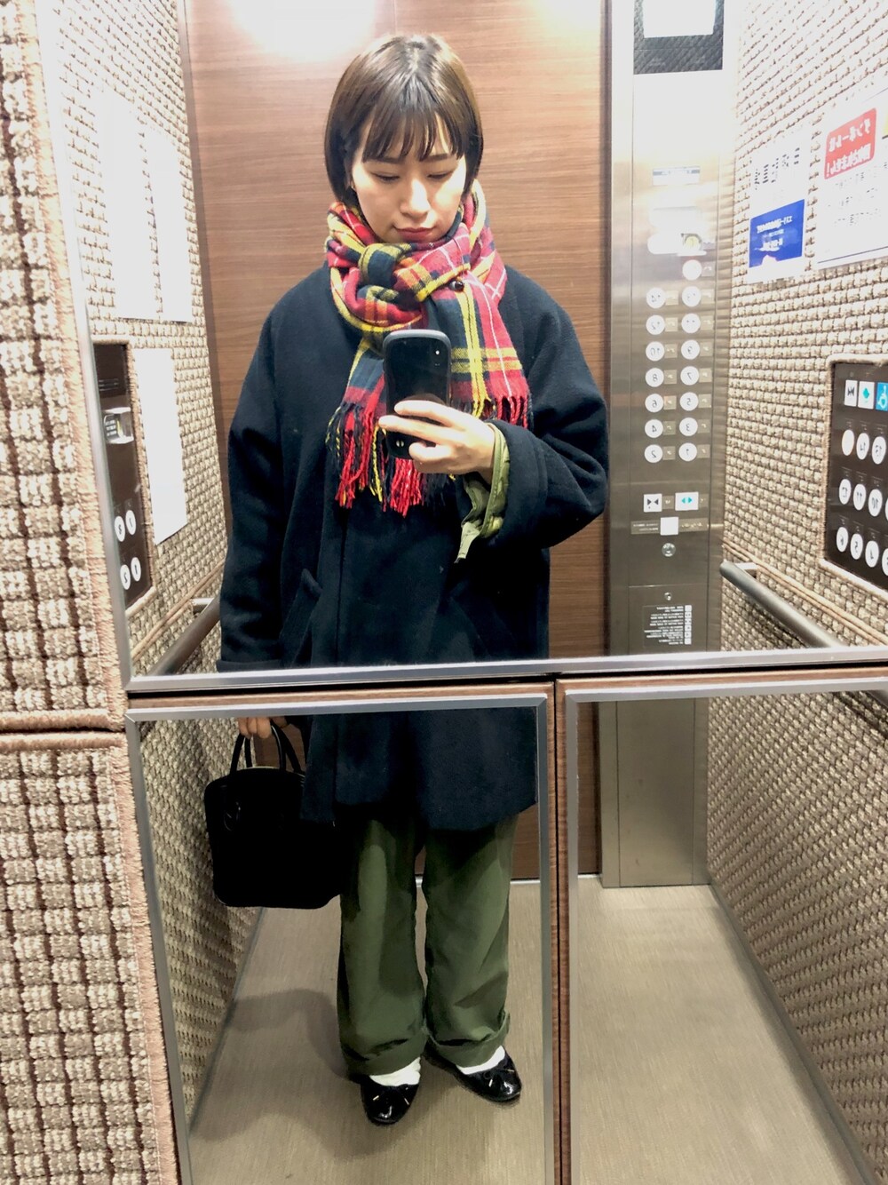「冬、おしゃれさんと繋がりたい、古着、古着好きな人と繋がりたい、カーゴパンツ、ベイカーパンツ、プチプラ、バレエシューズ、ハンドバッグ、ootd」｜「GUのアイテム（バレエシューズ、ブラック系）」を使った、ちっちさん（レディース・163cm）の冬コーディネートの1枚目の写真
