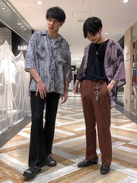 「HARE（ハレ）のセンタースリットデニムフレアパンツ(HARE)（デニムパンツ、ブラック系）」を使った、hayatoさん（メンズ・180cm）の夏コーディネート