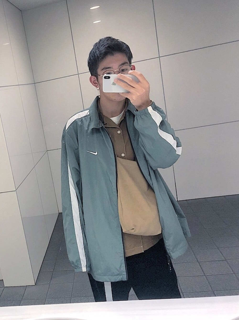 「オシャレパッソ、秋のコーデ、プチプラ、古着、スポーツミックス、ワイドパンツ、シャツスタイル、RAGEBLUE、LIDnM、オープンカラーシャツ」｜「NIKEのアイテム（ナイロンジャケット、グリーン系）」を使った、りゅ-しんさん（メンズ・172cm）の秋コーディネートの1枚目の写真