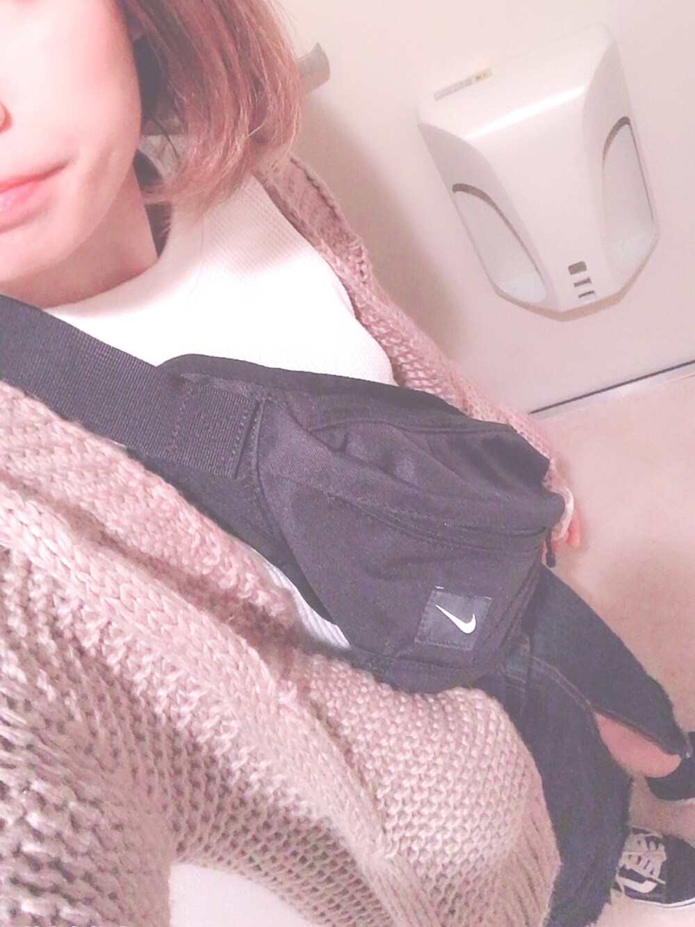 「カジュアル、シンプルコーデ、オールドスクール、春コーデ」｜「NIKEのWEGO/NIKE フッドウエストバッグ（ボディバッグ/ウエストポーチ、ブラック系）」を使った、とくちゃ✳︎さん（レディース・152cm）の春コーディネートの1枚目の写真
