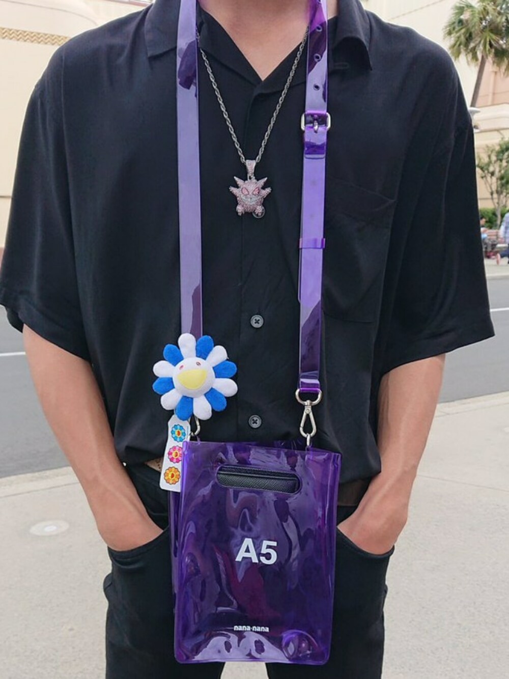 「シンプル、黒、モノトーン」｜「pokemonのアイテム（ネックレス、パープル系）」を使った、hyogaさん（メンズ・173cm）の夏コーディネートの1枚目の写真