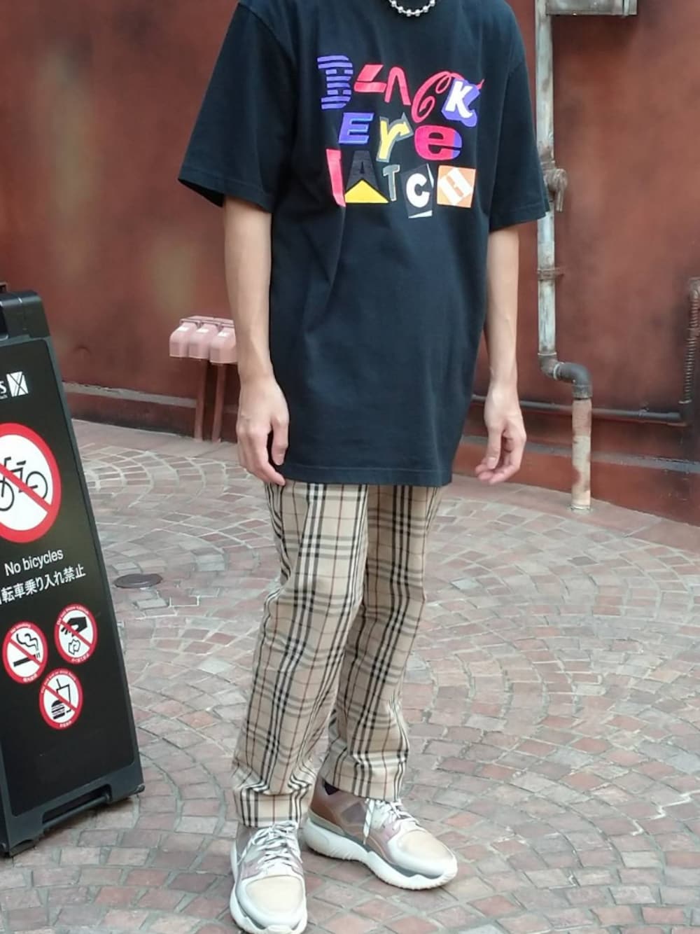 「スニーカー、Tシャツ、ダッドスニーカー」｜「Luke Viciousのアイテム（ネックレス、シルバー系）」を使った、hyogaさん（メンズ・174cm）の秋コーディネートの1枚目の写真