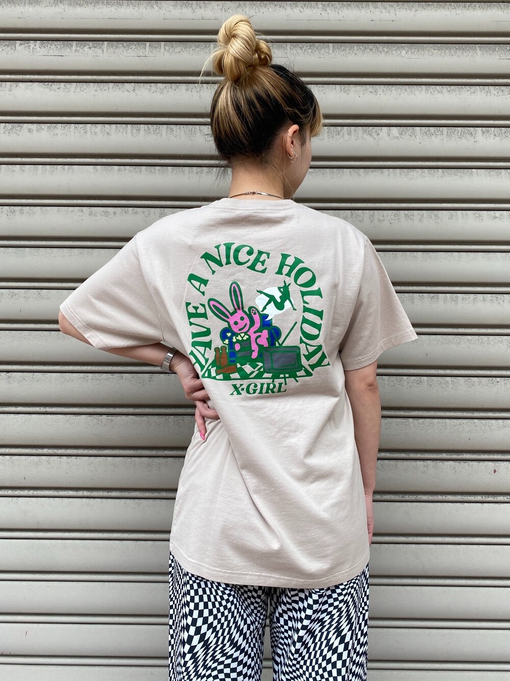 「春夏コーデ、低身長、x-girl」｜「X-girlのHOLIDAY BUNNY S/S TEE（Tシャツ/カットソー、ベージュ系）」を使った、airiさん（レディース・152cm）の春コーディネートの1枚目の写真