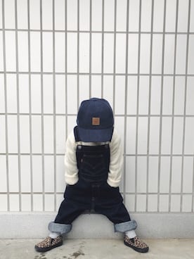 「Levi's（リーバイス）のアイテム（サロペット/オーバーオール）」を使った、🇦さん（キッズ・100cm）の冬コーディネート