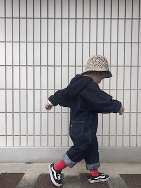 「Levi's（リーバイス）のアイテム（サロペット/オーバーオール）」を使った、🇦さん（キッズ・110cm）の春コーディネート