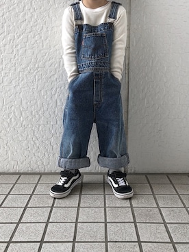 「Levi's（リーバイス）のアイテム（サロペット/オーバーオール）」を使った、🇦さん（キッズ・110cm）の春コーディネート